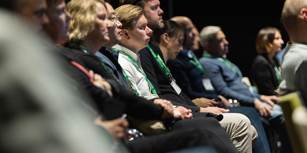Aktuellt - folk lyssnar på seminarium