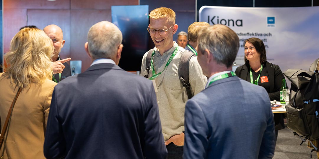 flera personer för dialog med varandra
